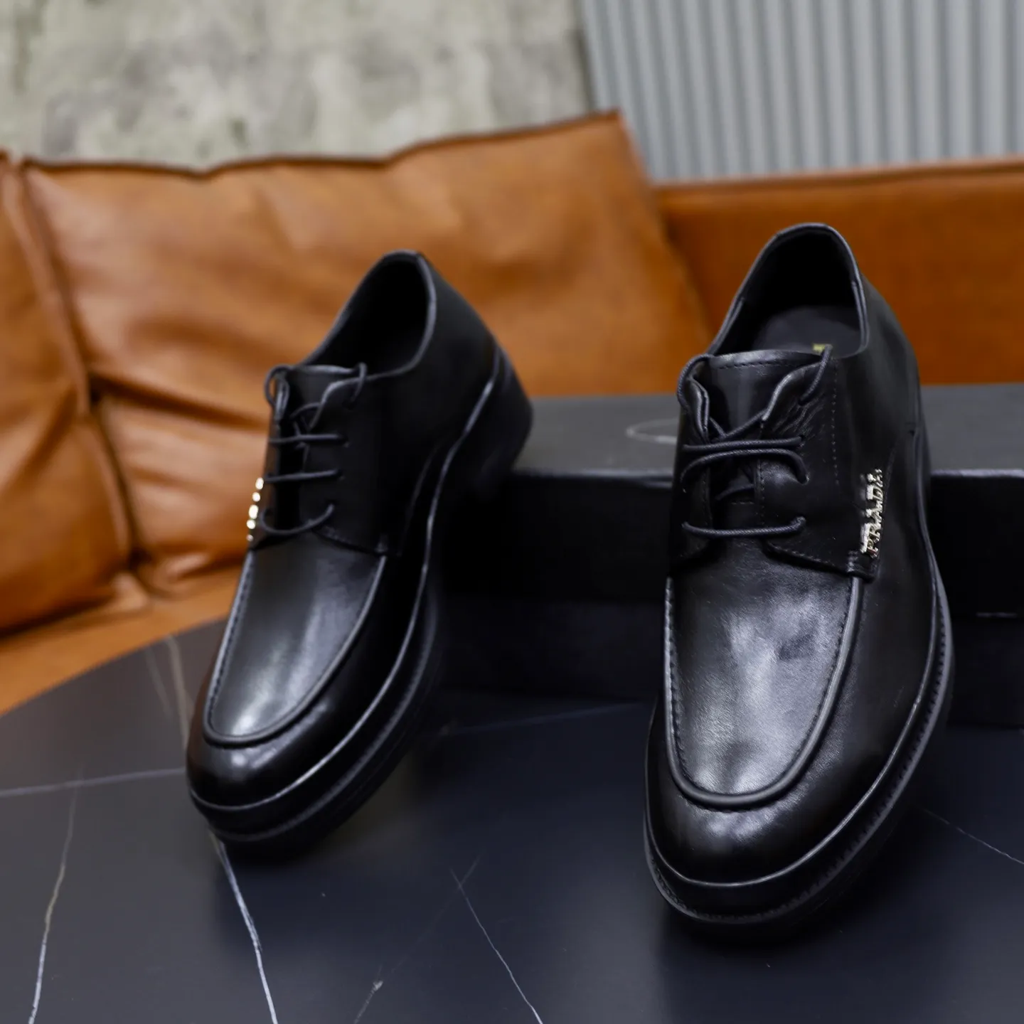 Ex-factory price: 500💰🙅‍♂️🙅‍♂️🙅‍♂️ Brand: PRADA Standard code: Men's code 38-44 (45 can be customized) Grade: Same style as the official website Original order quality Material: Original cowhide surface Comfortable lining Original outsole Style category: Men's fashionable casual leather shoes Distinguished big-name luxury elements Top luxury Color: Color of the actual picture